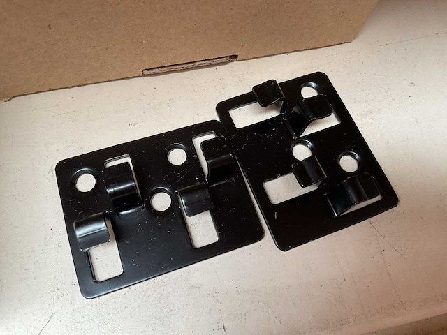 5 dozen bolmoeren; zwarte stalen clips; krammen - afbeelding 5 van  6