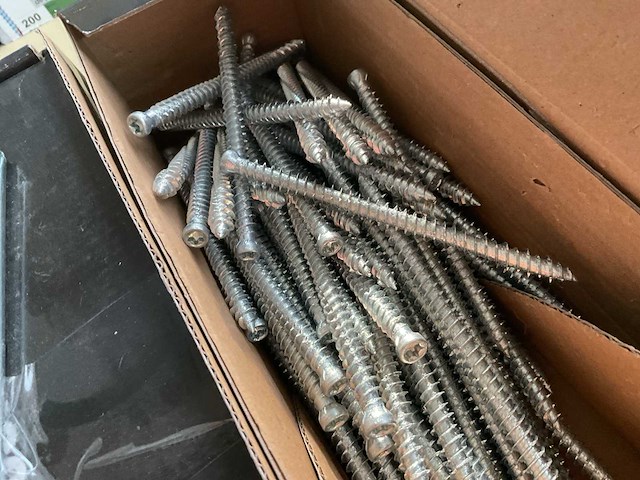 5 dozen houtschroeven en slag hulzen - afbeelding 7 van  7
