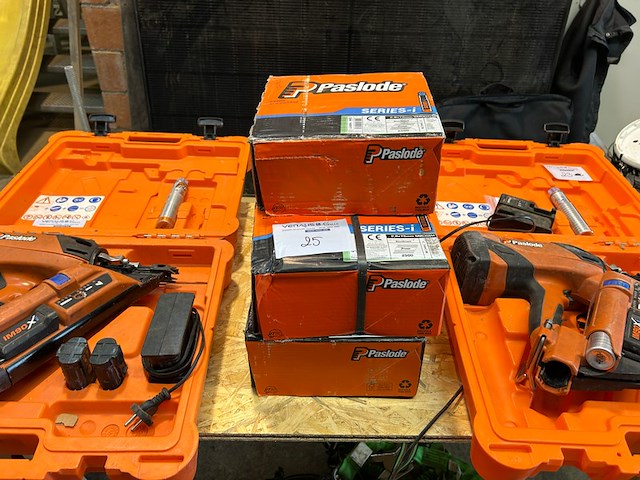 5 dozen paslode nagels - afbeelding 1 van  3