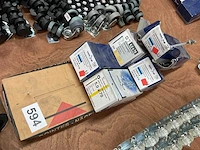 5 dozen schroeven en 1 doos nagels