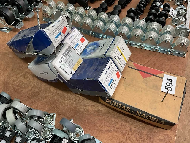 5 dozen schroeven en 1 doos nagels - afbeelding 7 van  8