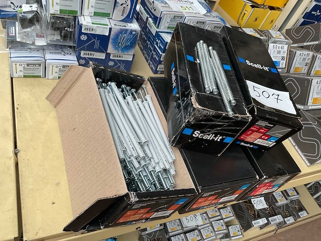 5 dozen slag pluggen en houtschroeven - afbeelding 1 van  5