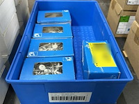 ± 5 dozen snelmontageschroeven a2 - afbeelding 1 van  3