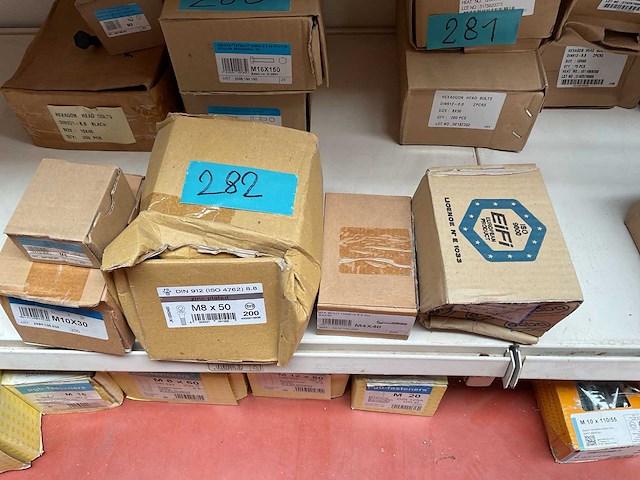 5 dozen zeskant tapbouten, dopmoeren - afbeelding 1 van  5