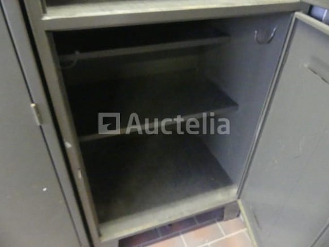 5 dubbele deurkasten, 3 diverse metalen kasten - afbeelding 10 van  20