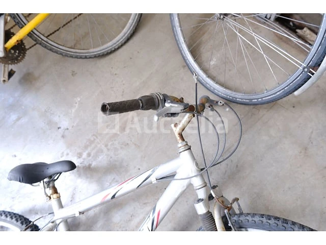 5 fietsen (te renoveren) - afbeelding 13 van  15