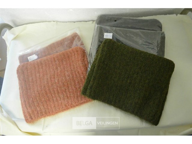 5 gebreide mutsen - afbeelding 1 van  3