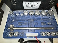 5 handmachines en 2 gereedschapskoffers - afbeelding 2 van  7