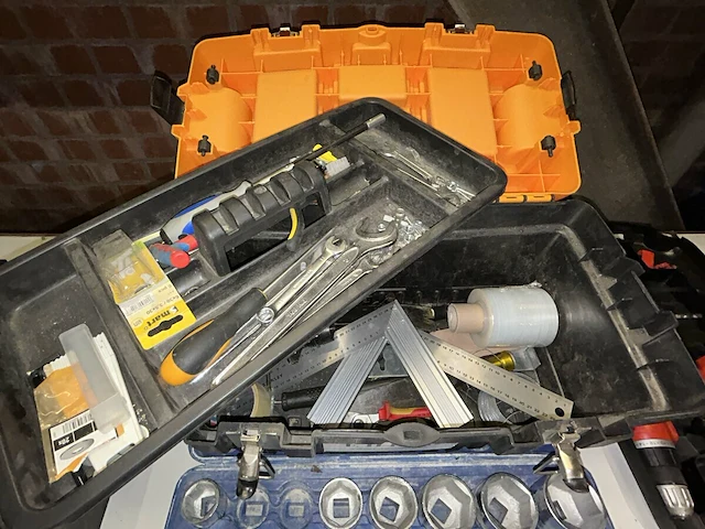5 handmachines en 2 gereedschapskoffers - afbeelding 7 van  7