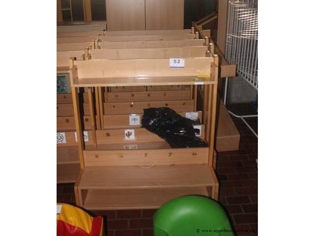 5 houten kinderbanken met kapstokjes - afbeelding 1 van  2