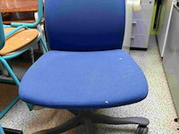 5 kantoorstoelen - afbeelding 1 van  4