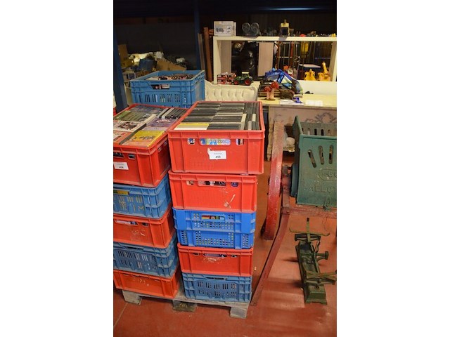 5 kisten gevuld met ca. 400 dvd's - afbeelding 1 van  10