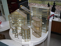 5 kleine glazen vitrine kastje met messing look - afbeelding 1 van  4