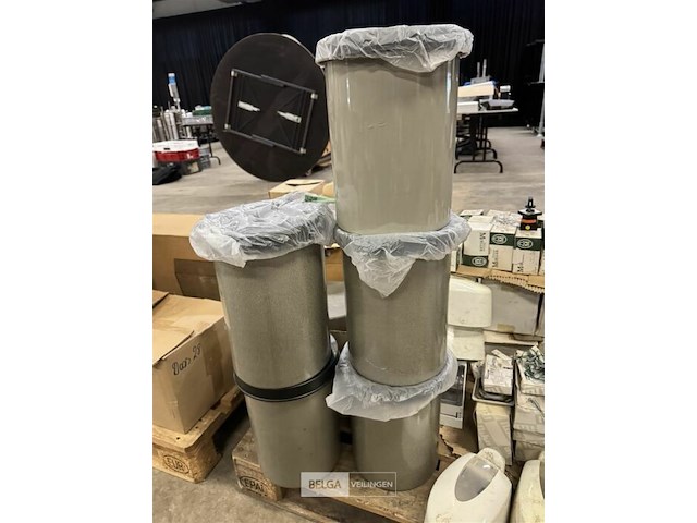 5 kleine vuilbakken - afbeelding 2 van  4