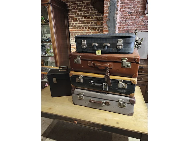 5 koffers - afbeelding 1 van  2