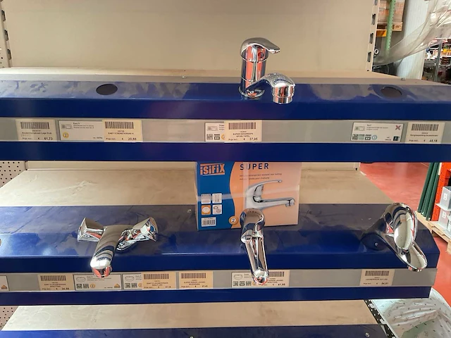 5 lavabo en keuken kranen - afbeelding 1 van  9