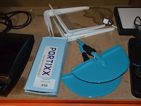5 led lampen, 3 koppelstukken gardena, 4 muurbeugels, binnenwerk deur - afbeelding 2 van  6