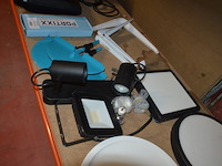 5 led lampen, 3 koppelstukken gardena, 4 muurbeugels, binnenwerk deur - afbeelding 5 van  6