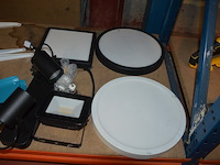 5 led lampen, 3 koppelstukken gardena, 4 muurbeugels, binnenwerk deur - afbeelding 6 van  6