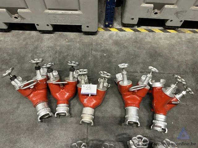 5 metalen verdeelstukken met afsluitbare uitgangen, type 70 - 2x 70 dsp. - afbeelding 1 van  1