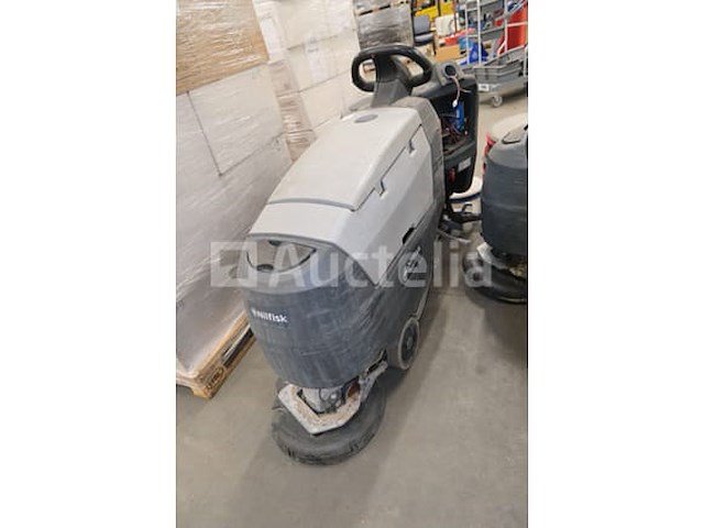 5 nilfisk sc401 schroberdrogers (voor onderdelen) - afbeelding 1 van  14