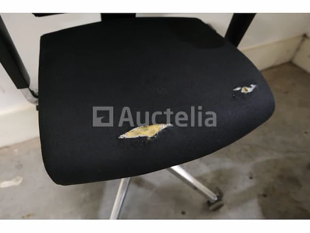 5 ongelijke bureaustoelen - afbeelding 6 van  10