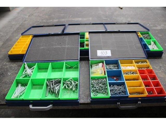 5 opbergkoffers met inhoud - afbeelding 1 van  2