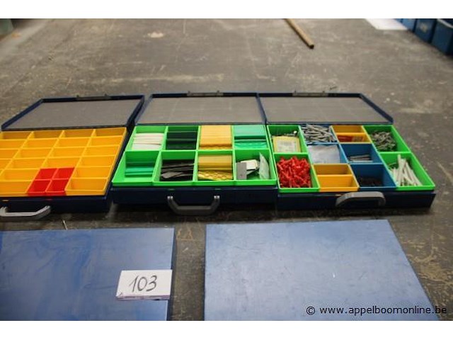 5 opbergkoffers met inhoud - afbeelding 2 van  2