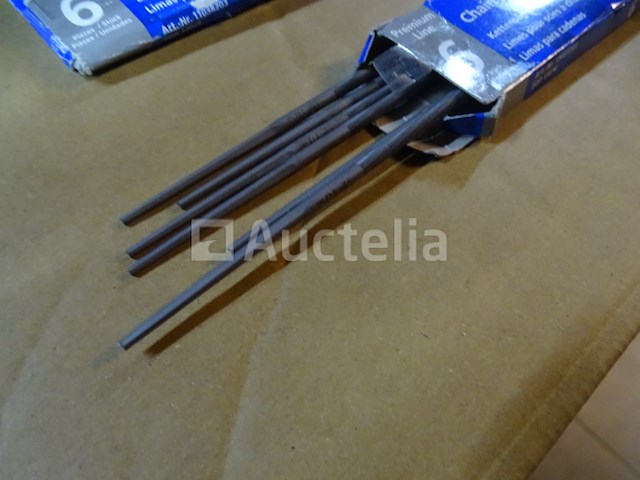 5 oregon chains & guide, 1 husqvarna chain, 18 ronde vijltjes - afbeelding 7 van  14