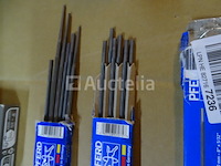 5 oregon chains & guide, 1 husqvarna chain, 18 ronde vijltjes - afbeelding 12 van  14