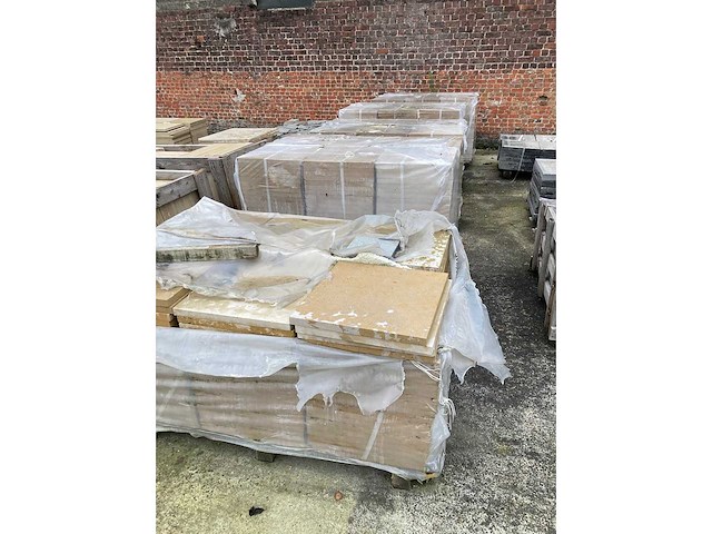 5 paletten bourgondische witsteen massangis roche jaune = 119m² - afbeelding 1 van  5