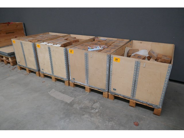 5 palletboxen met glasverf - afbeelding 1 van  9