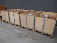 5 palletboxen met glasverf - afbeelding 1 van  9