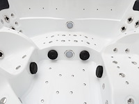 5 persoons outdoor spa 208x208 cm - incl. 2 ligbedden - wit bad / naturel houten kleur zijkant - afbeelding 7 van  16