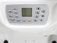 5 persoons outdoor spa 208x208 cm - incl. 2 ligbedden - wit bad / naturel houten kleur zijkant - afbeelding 11 van  16