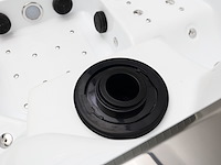 5 persoons outdoor spa 208x208 cm - incl. 2 ligbedden - wit bad / naturel houten kleur zijkant - afbeelding 14 van  16