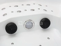 5 persoons outdoor spa 208x208 cm incl. 2 ligbedden - wit bad / mahonie kleur zijkant - afbeelding 17 van  21