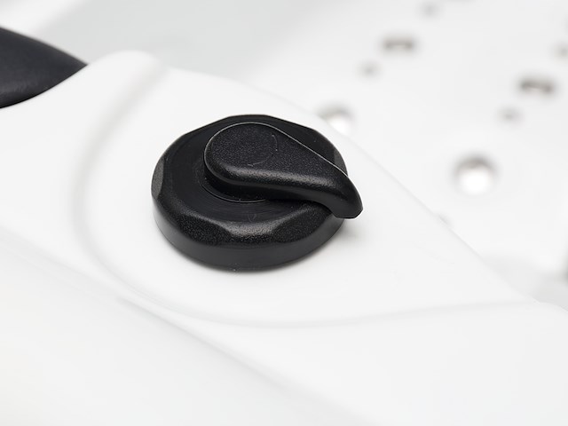 5 persoons outdoor spa 208x208 cm incl. 2 ligbedden - wit bad / mahonie kleur zijkant - afbeelding 4 van  21