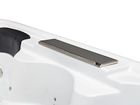 5 persoons outdoor spa 208x208 cm incl. 2 ligbedden - wit bad / mahonie kleur zijkant - afbeelding 7 van  21