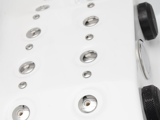 5 persoons outdoor spa 208x208 cm incl. 2 ligbedden - wit bad / mahonie kleur zijkant - afbeelding 13 van  21