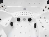 5 persoons outdoor spa 208x208 cm incl. 2 ligbedden - wit bad / mahonie kleur zijkant - afbeelding 19 van  21