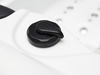 5 persoons outdoor spa 208x208 cm incl. 2 ligbedden - wit bad / mahonie kleur zijkant - afbeelding 6 van  21