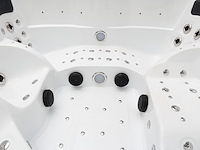 5 persoons outdoor spa 208x208 cm incl. 2 ligbedden - wit bad / mahonie kleur zijkant - afbeelding 19 van  21