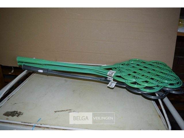 5 plastieken mattenkloppers - afbeelding 1 van  2