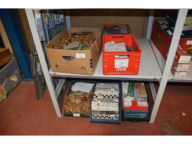 5 pvc bakjes met binnenwerken voor deuren, kartonnen doos met binnenwerken voor deuren - afbeelding 1 van  8