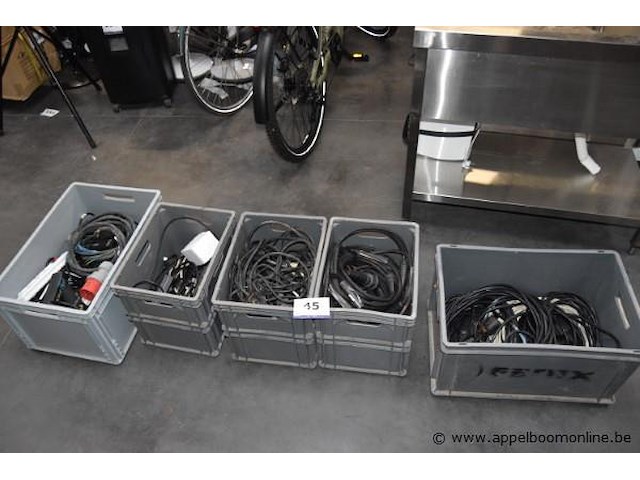 5 pvc bakken inhoudend diverse elektrakabel - afbeelding 1 van  4