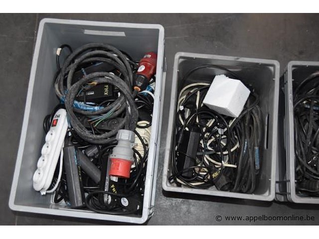 5 pvc bakken inhoudend diverse elektrakabel - afbeelding 2 van  4