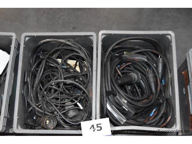 5 pvc bakken inhoudend diverse elektrakabel - afbeelding 3 van  4