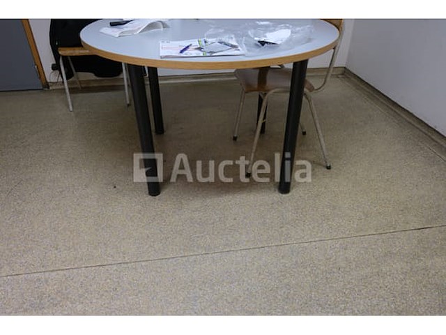 5 ronde tafels + 10 stoelen - afbeelding 4 van  6