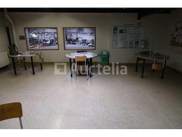 5 ronde tafels + 10 stoelen - afbeelding 6 van  6